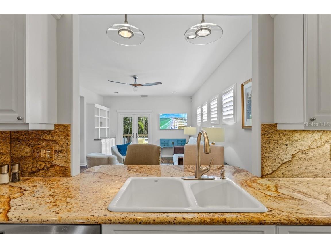 4117 Roberts Point Circle Sarasota FL 34242 A4640938 image13