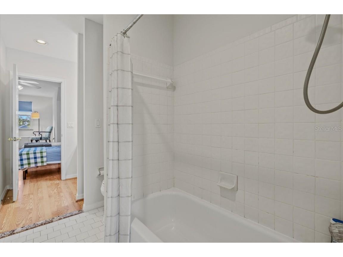 4117 Roberts Point Circle Sarasota FL 34242 A4640938 image34