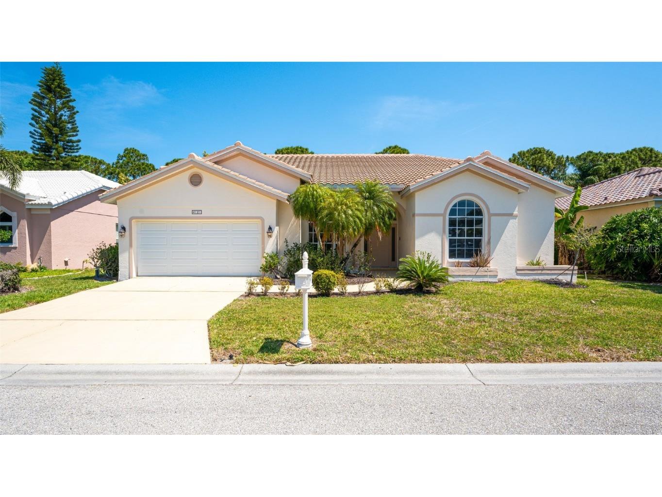 4121 Hearthstone Drive Sarasota FL 34238 A4569775 image1