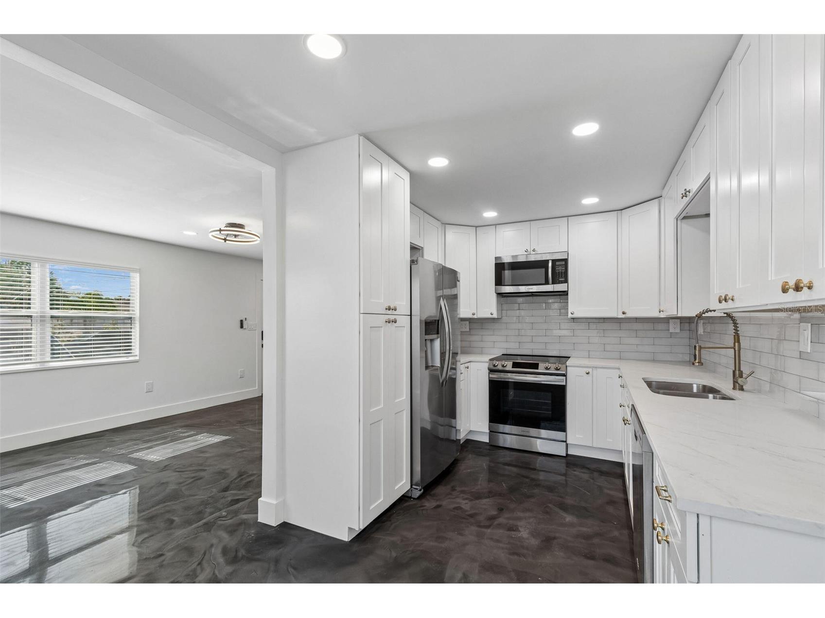 4125 Grove Saint Petersburg FL 33705 O6423685 image11
