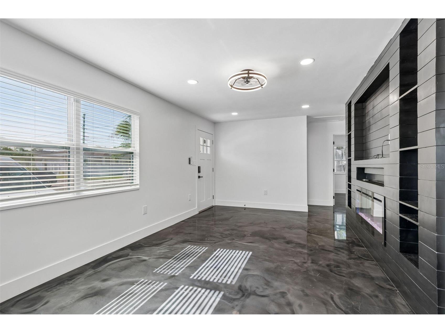 4125 Grove Saint Petersburg FL 33705 O6423685 image17
