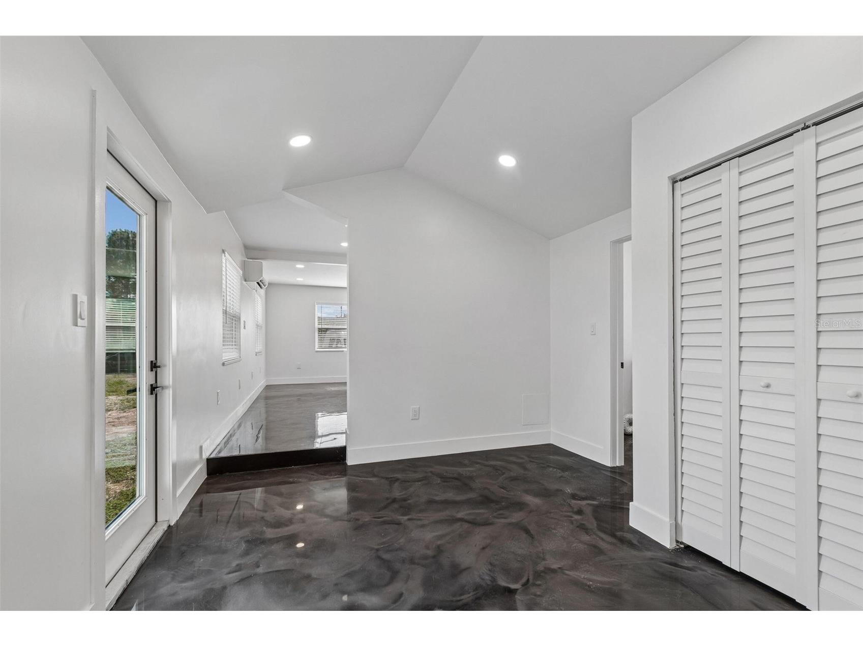 4125 Grove Saint Petersburg FL 33705 O6423685 image37