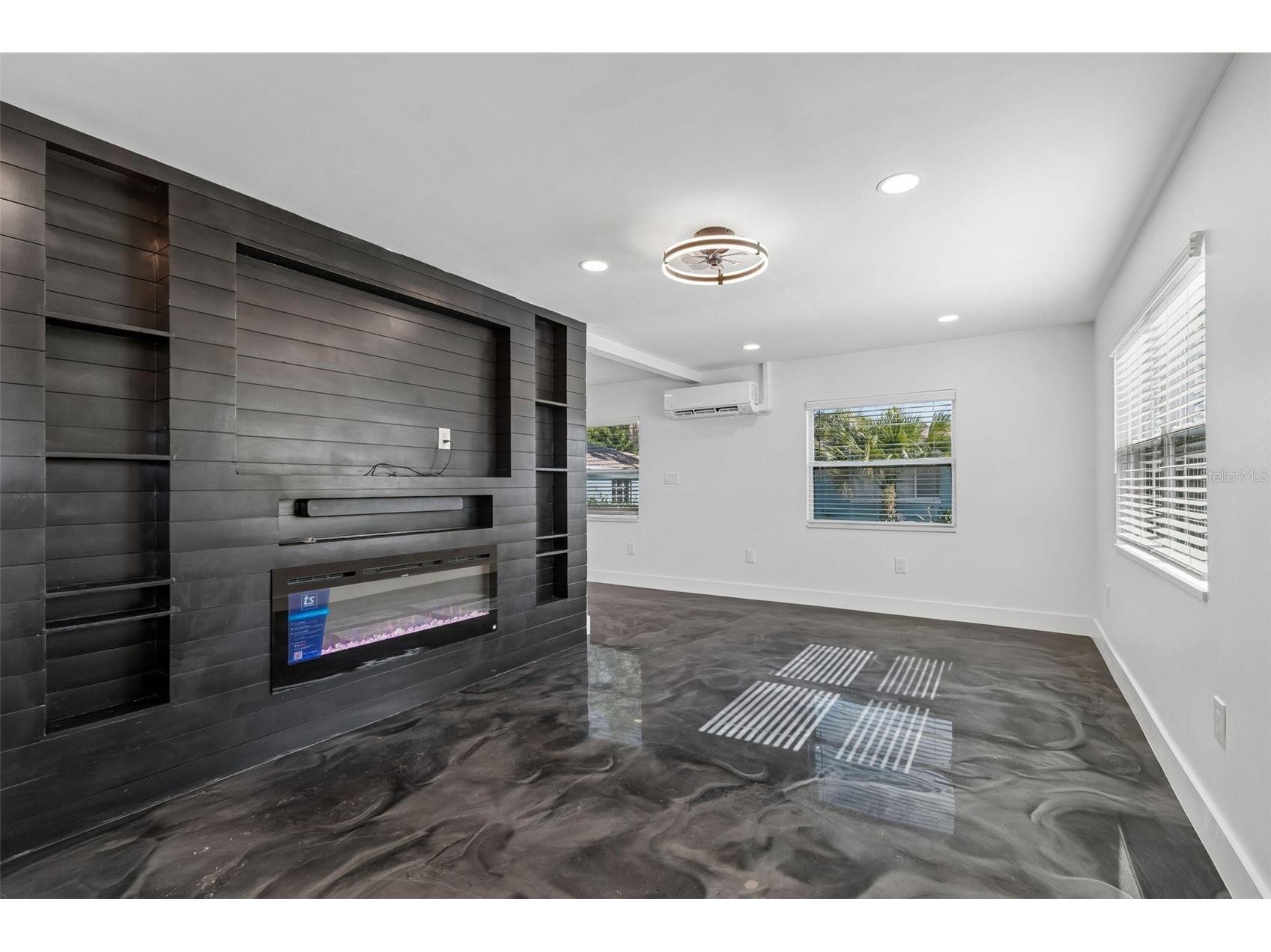 4125 Grove Saint Petersburg FL 33705 O6423685 image8