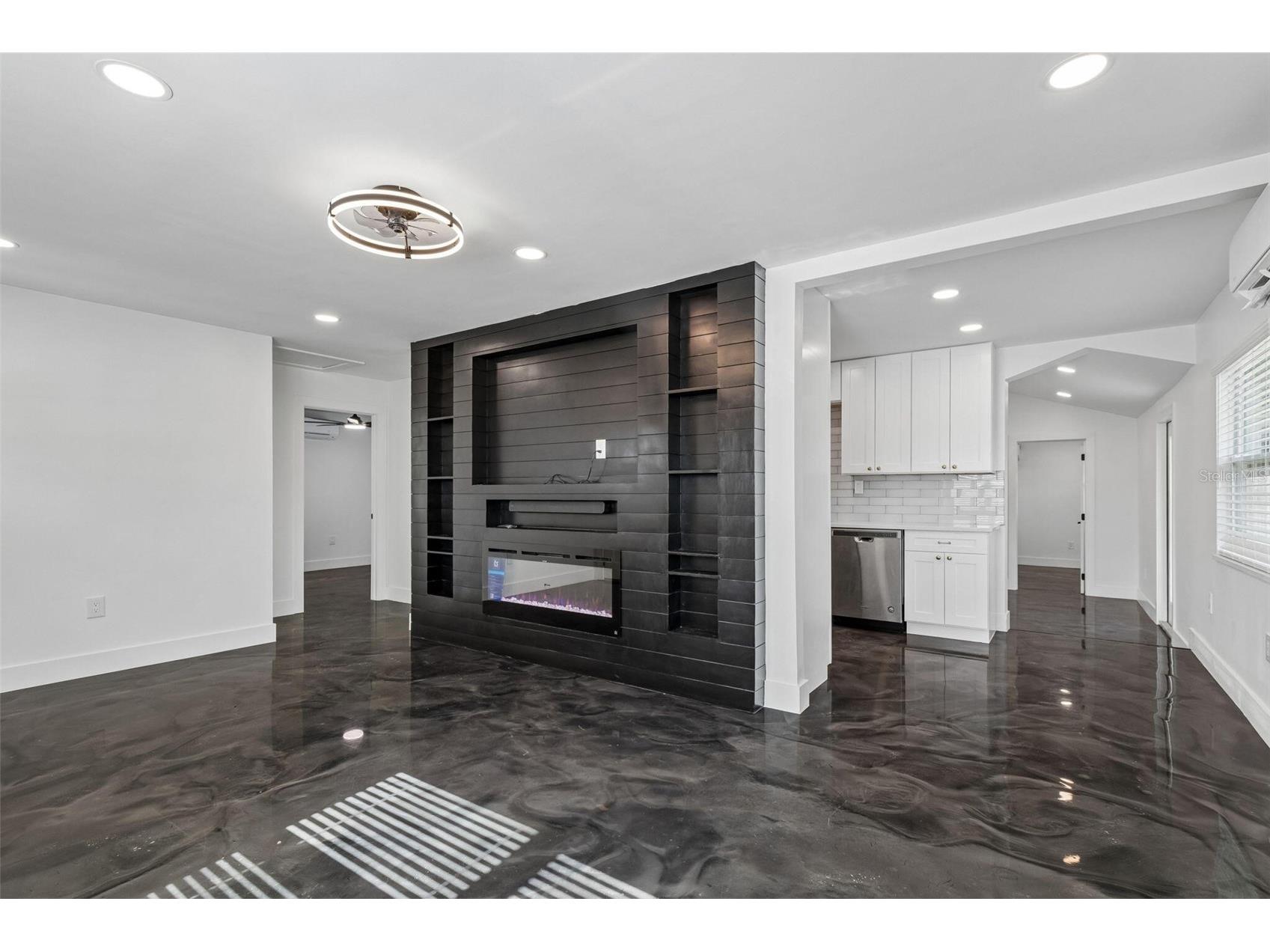 4125 Grove Saint Petersburg FL 33705 O6423685 image9