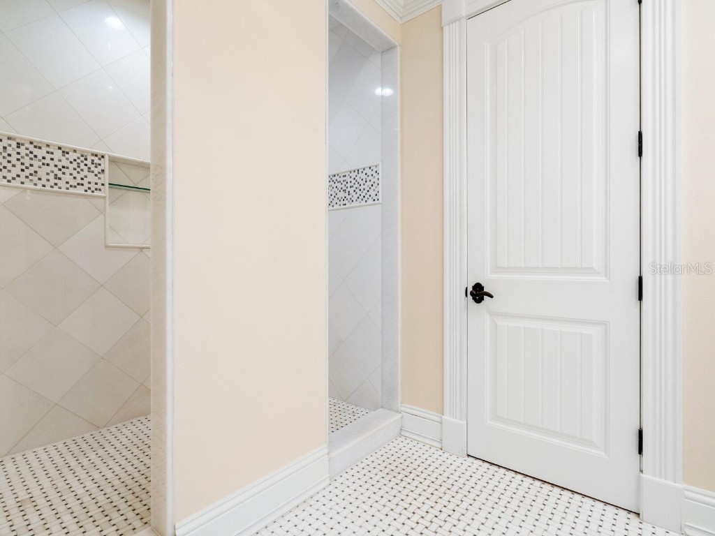 4129 Roberts Point Circle Sarasota FL 34242 A4642942 image31