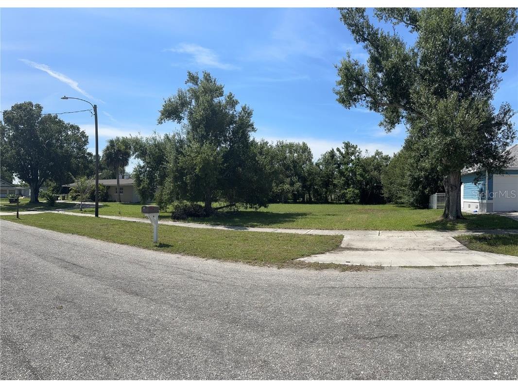 413 E Henry Street Punta Gorda FL 33950 C7512231 image1