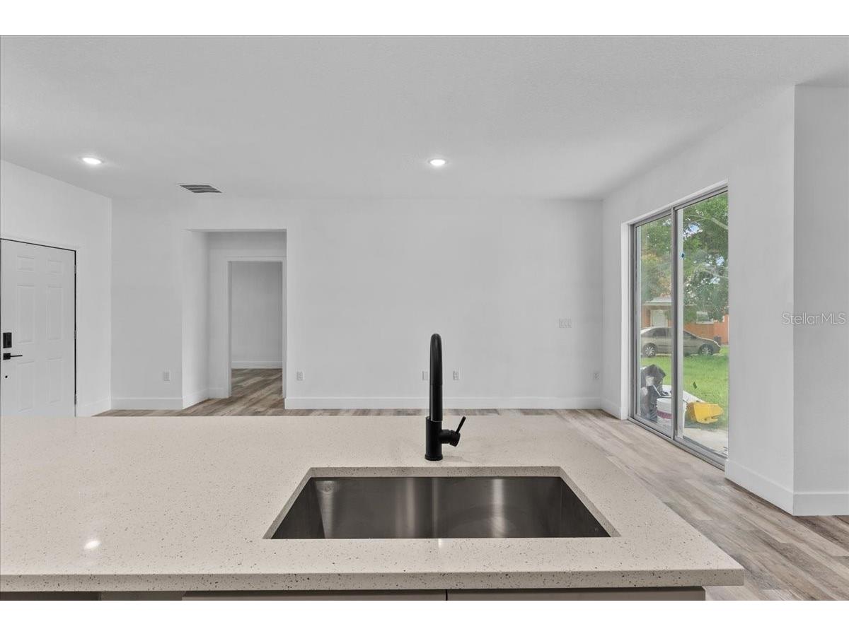 413 E Main Street Avon Park FL 33825 O6347044 image12