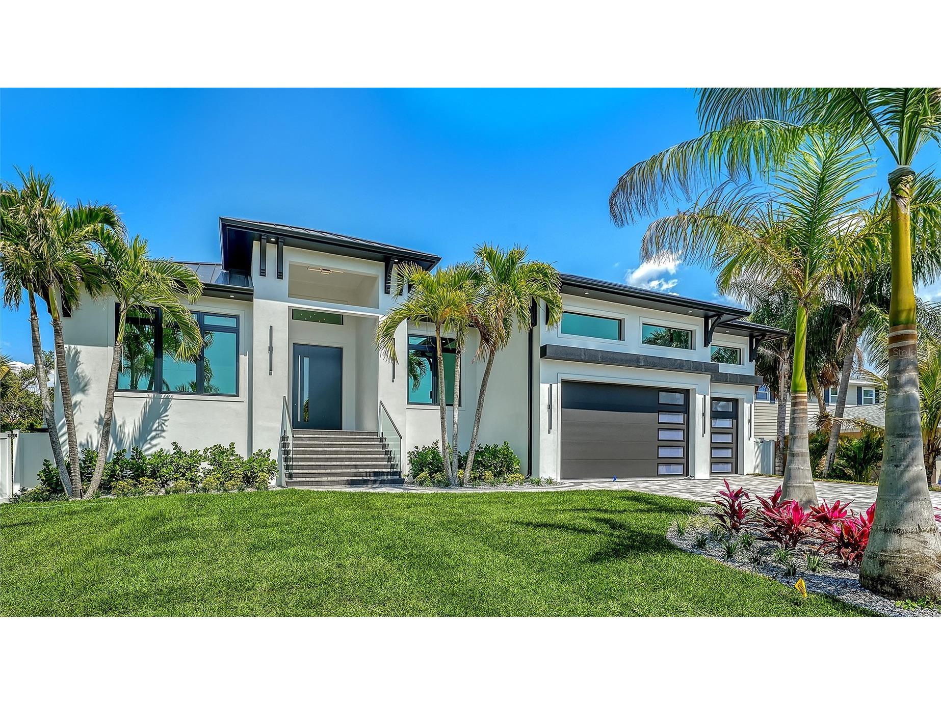 413 Island Circle Sarasota FL 34242 A4689084 image1