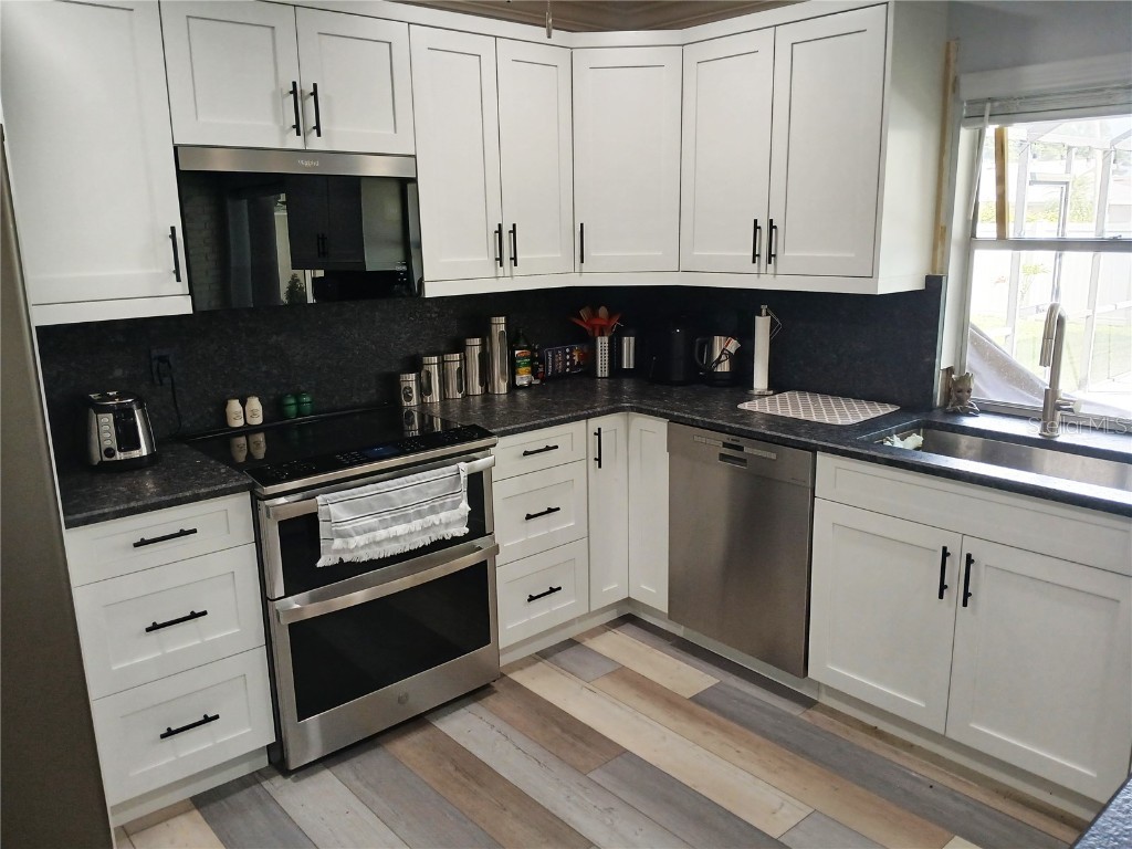 4131 Center Gate Boulevard Sarasota FL 34233 A4665389 image4