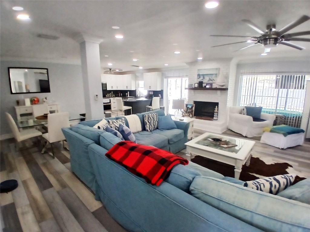 4131 Center Gate Boulevard Sarasota FL 34233 A4665389 image8