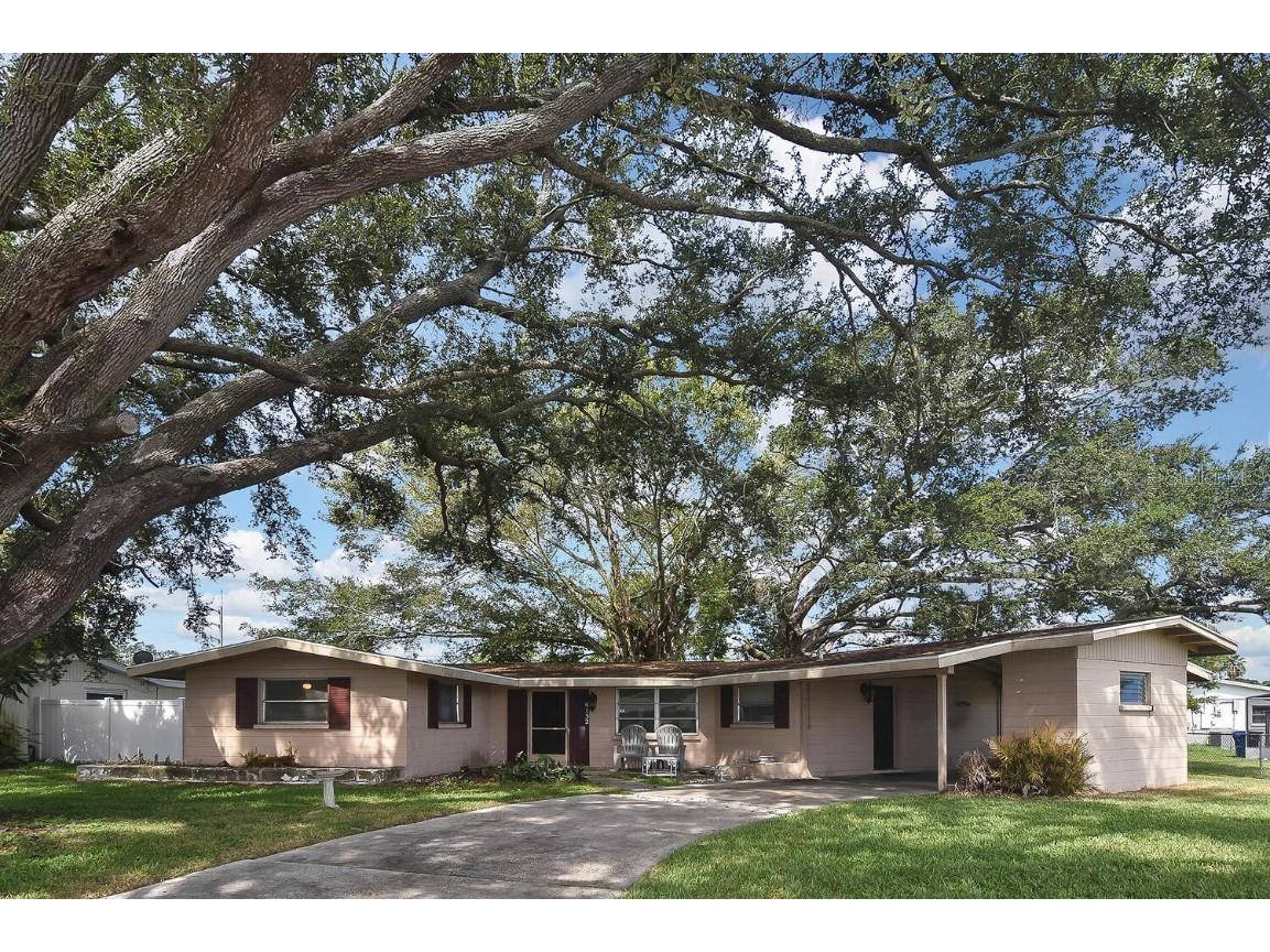 4132 Deerfield Drive Sarasota FL 34233 A4619014 image1