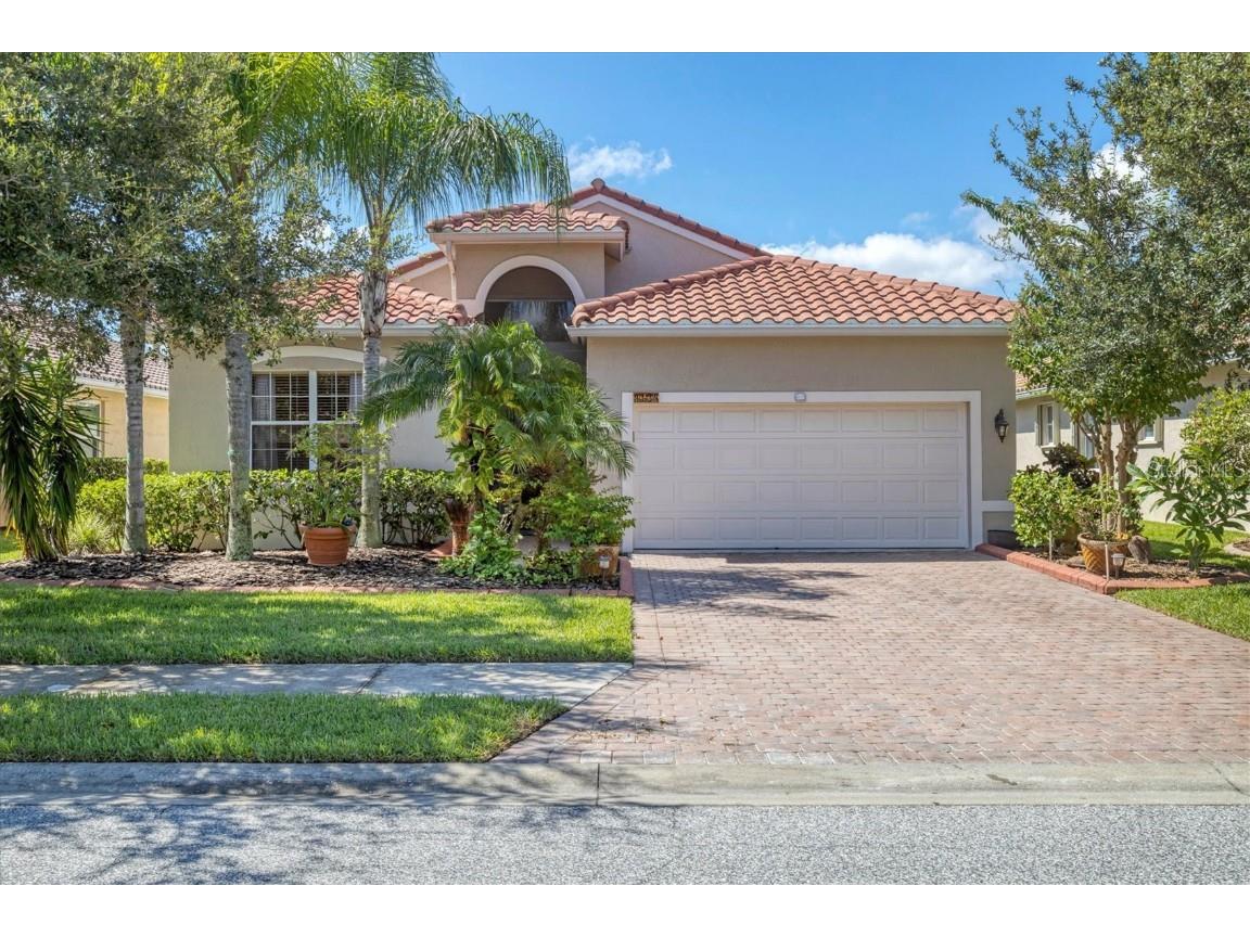 4134 63rd Terrace E Sarasota FL 34243 A4546476 image1