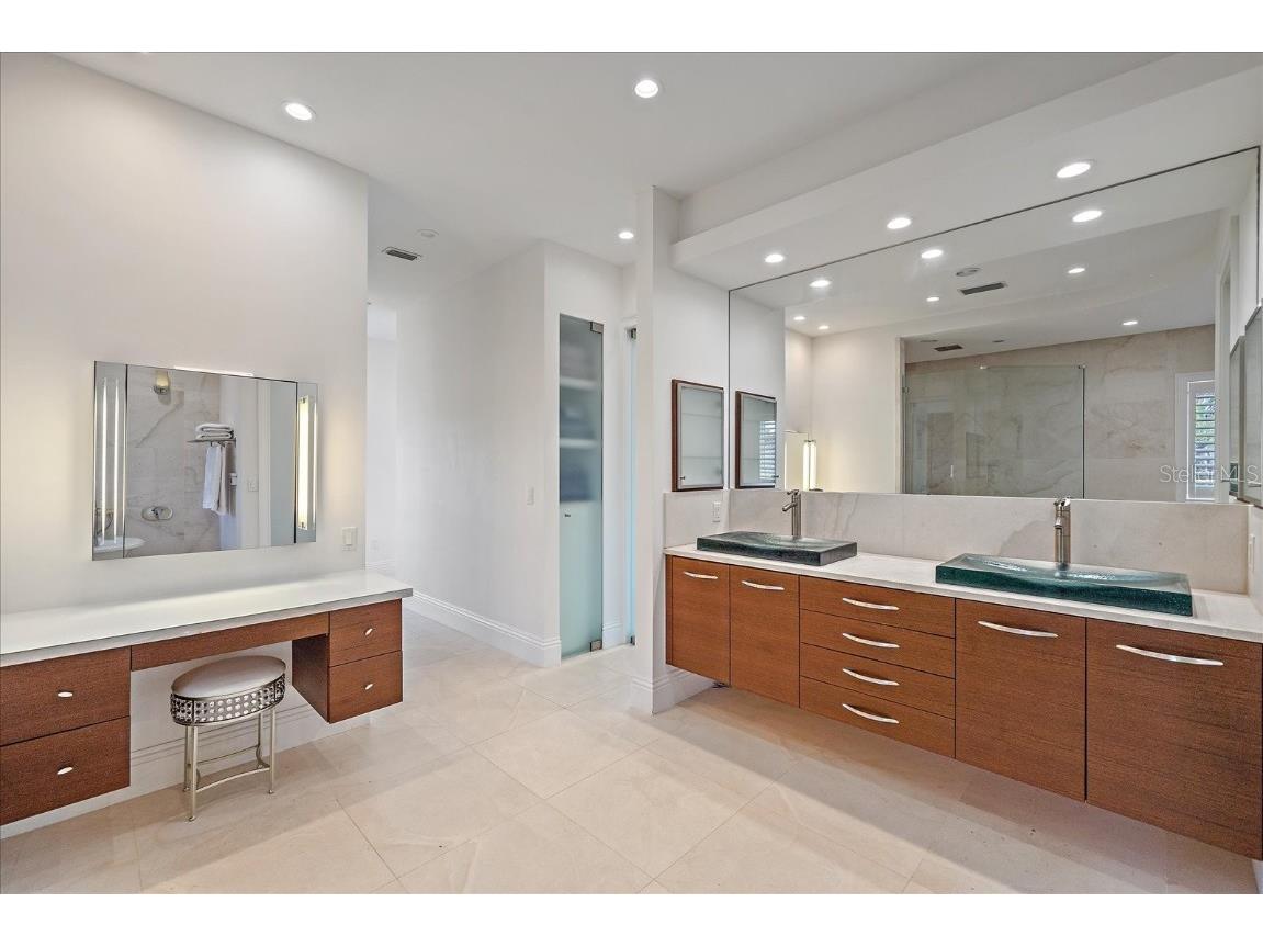 4136 Roberts Point Circle Sarasota FL 34242 - NETTIE BAYOU A4670896 image63