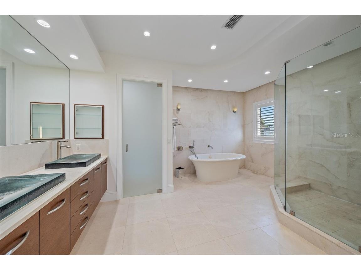 4136 Roberts Point Circle Sarasota FL 34242 - NETTIE BAYOU A4670896 image64