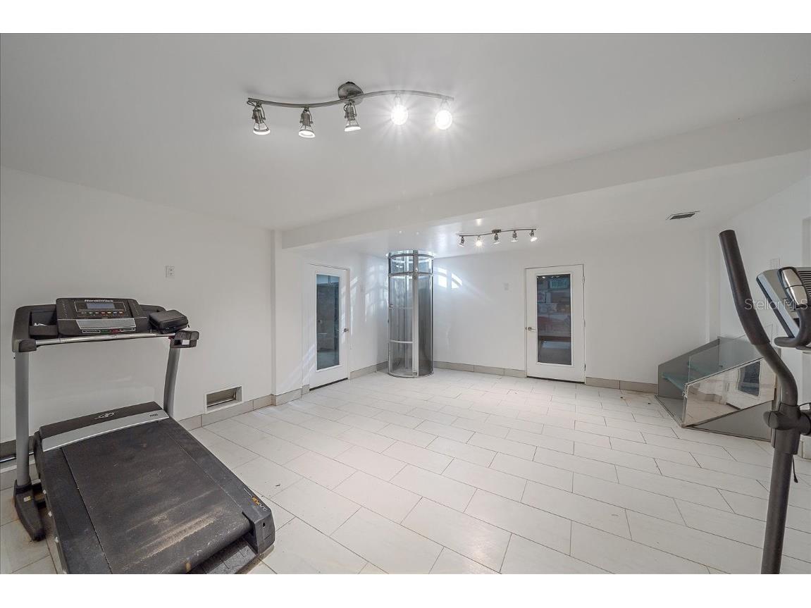 4136 Roberts Point Circle Sarasota FL 34242 - NETTIE BAYOU A4670896 image81