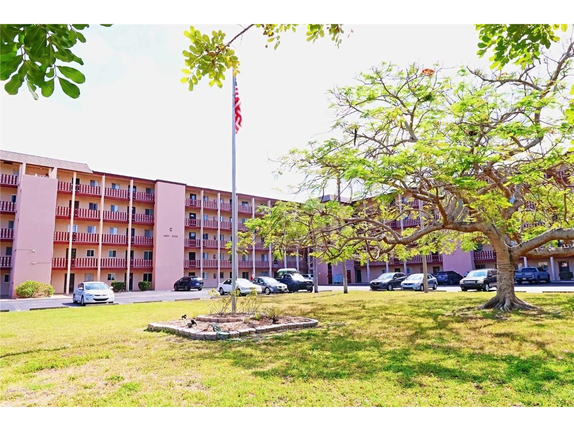 4139 Lake Bayshore Drive #506 Bradenton FL 34205 A4610520 image1