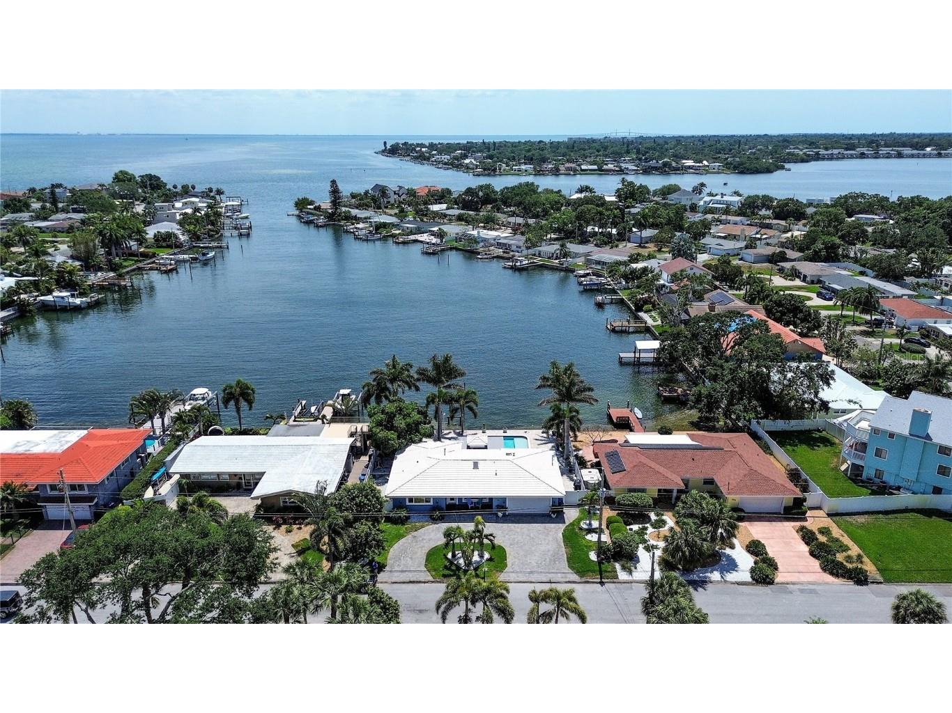 414 22nd Avenue SE Saint Petersburg FL 33705 - TAMPA BAY U8196382 image1