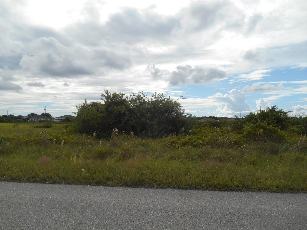 414 Piper Avenue Lehigh Acres FL 33974 T3332045 image1