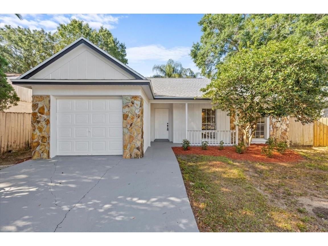 414 Regal Park Drive Valrico FL 33594 A4568363 image1