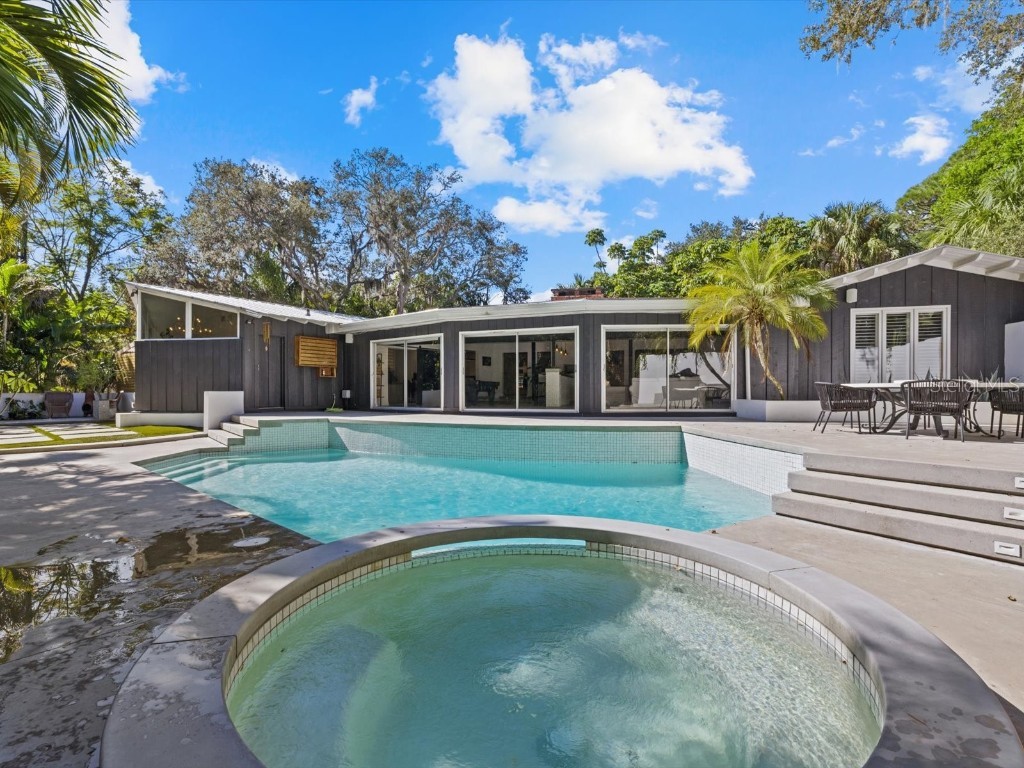 4144 Swift Road Sarasota FL 34231 A4580613 image1