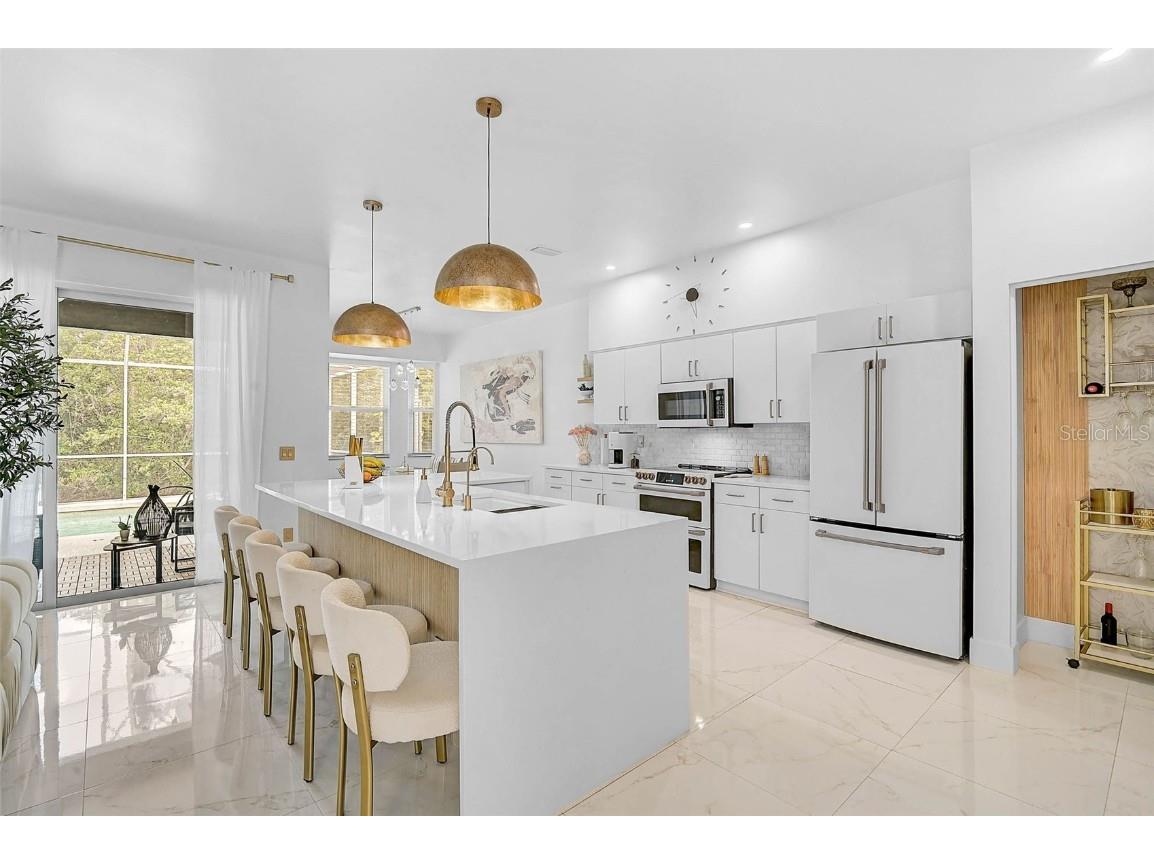 4146 Westbourne Circle Sarasota FL 34238 A4646621 image2