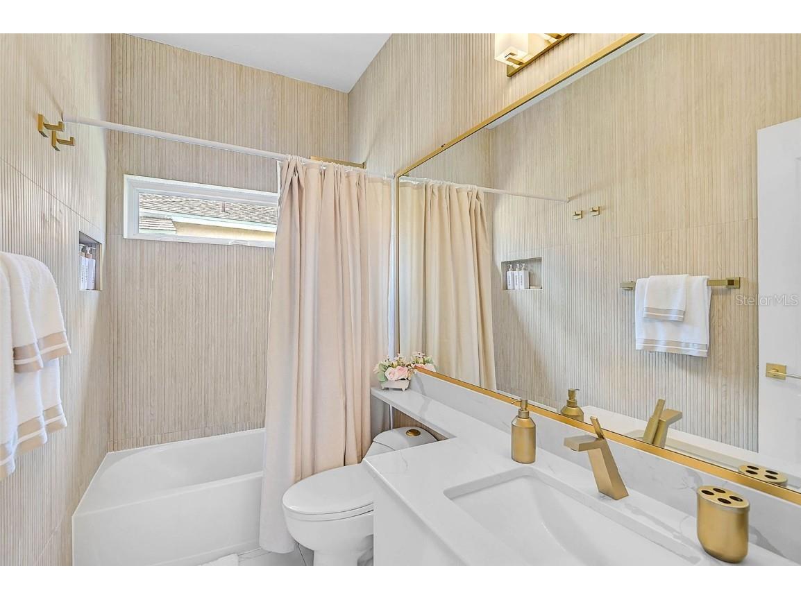 4146 Westbourne Circle Sarasota FL 34238 A4646621 image20