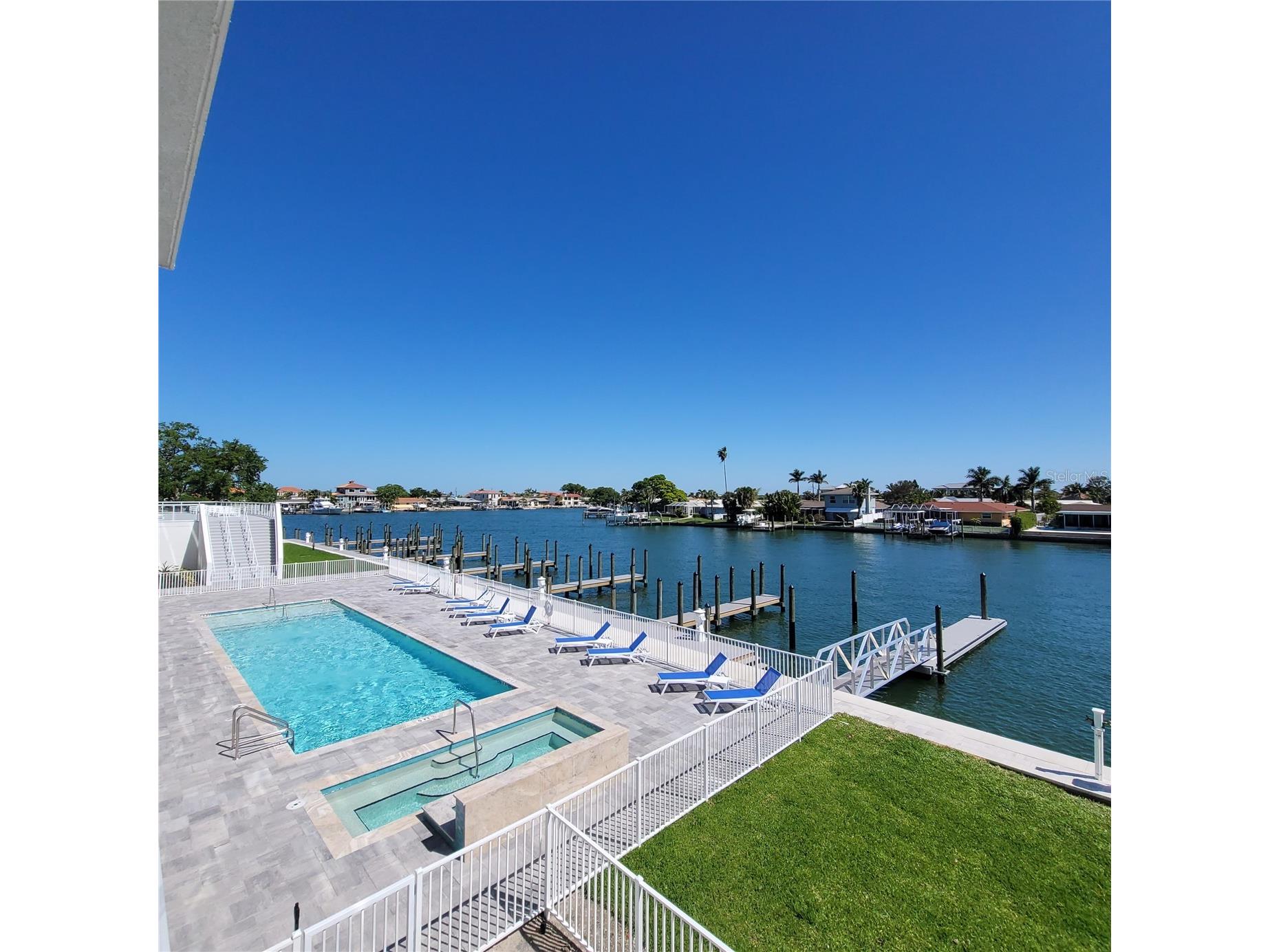 415 Island Way #201 Clearwater Beach FL 33767 W7887405 image1