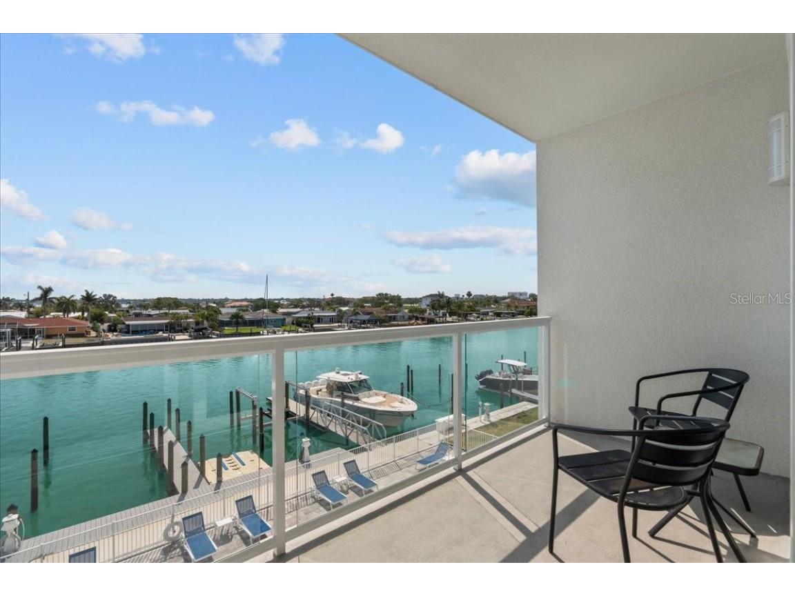 415 Island Way #303 Clearwater Beach FL 33767 TB8383596 image1