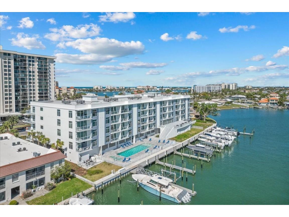 415 Island Way #304 Clearwater Beach FL 33767 TB8363877 image1