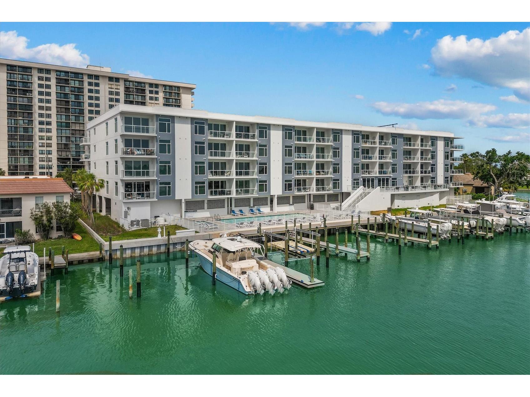 415 Island Way #311 Clearwater Beach FL 33767 TB8520578 image1