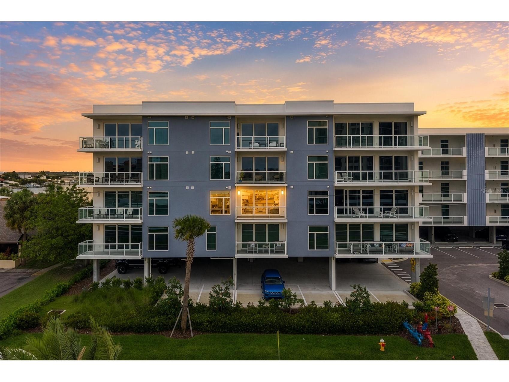 415 Island Way #311 Clearwater Beach FL 33767 TB8520578 image2