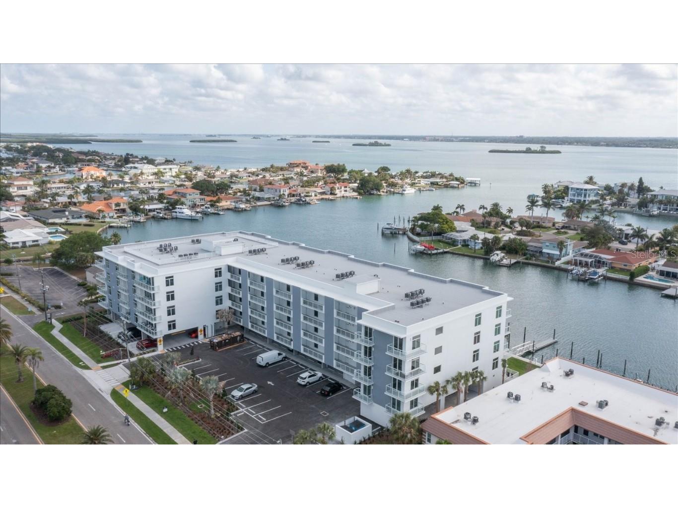415 Island Way #501 Clearwater FL 33767 - INTERCOASTAL WATERWAY U8196436 image1
