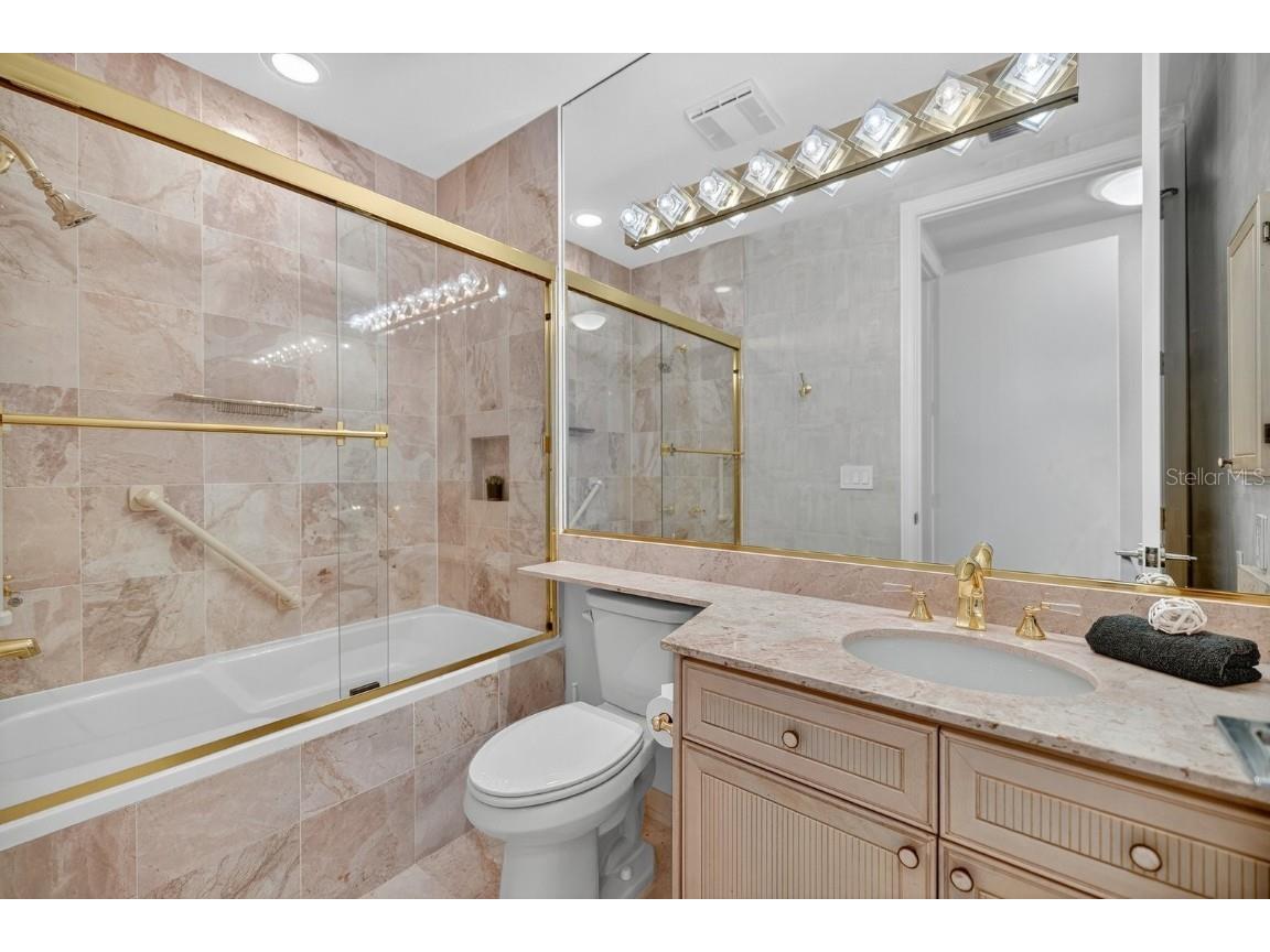 415 L Ambiance Drive #C403 Longboat Key FL 34228 A4666816 image32