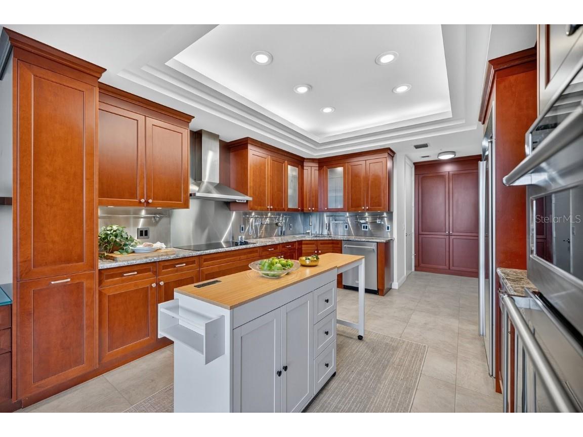 415 L Ambiance Drive #C403 Longboat Key FL 34228 A4666816 image38