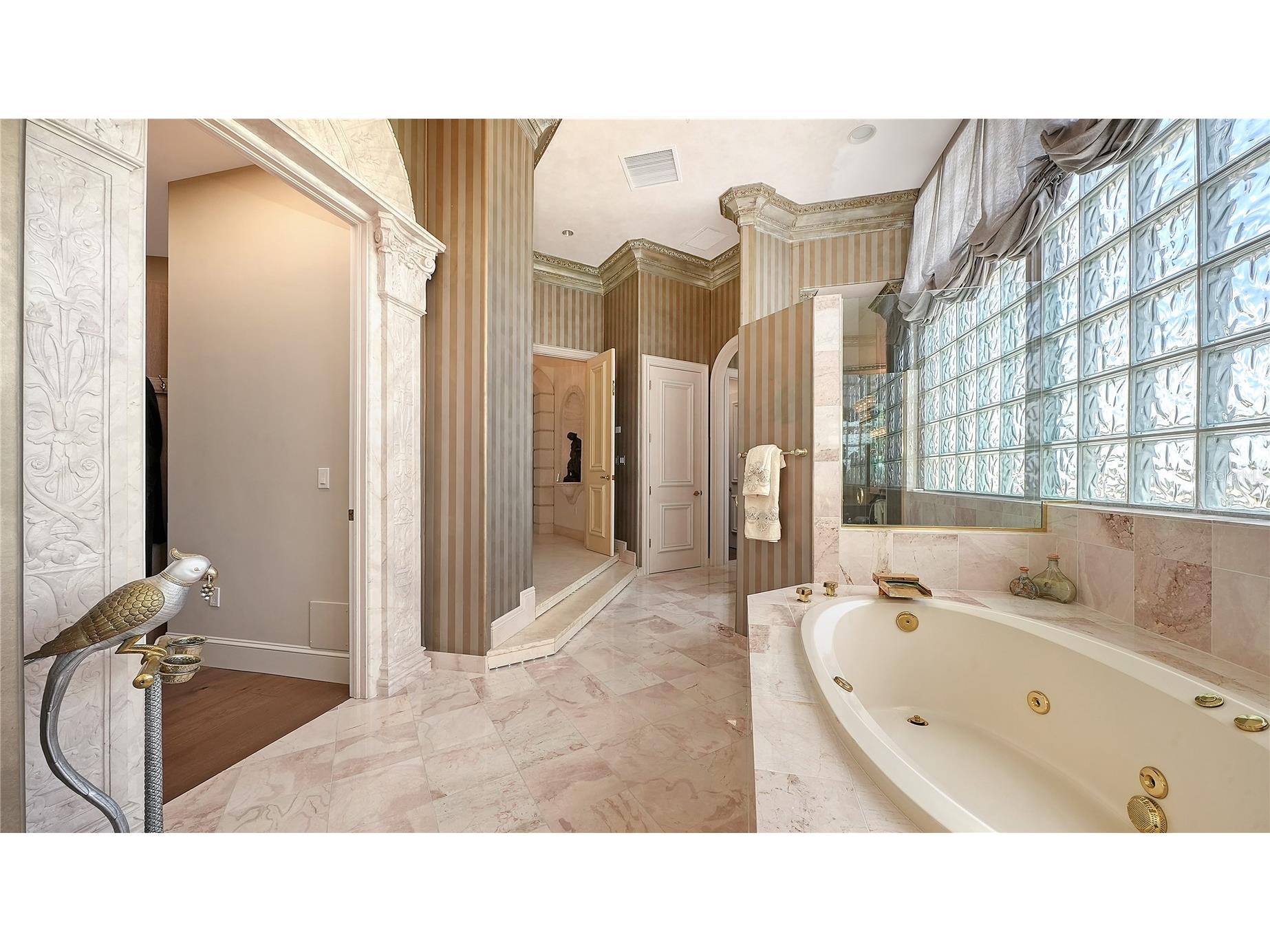 415 L Ambiance Drive #PH-F Longboat Key FL 34228 A4697487 image36