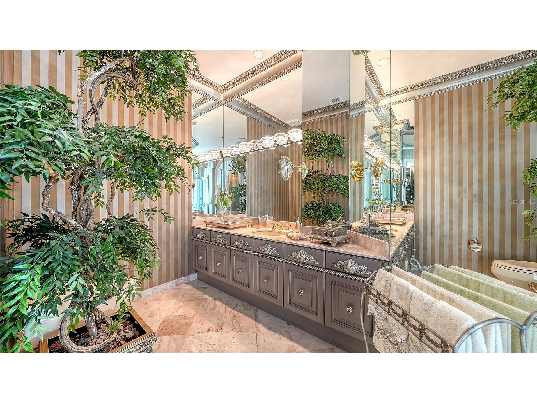 415 L Ambiance Drive #PH-F Longboat Key FL 34228 A4697487 image37