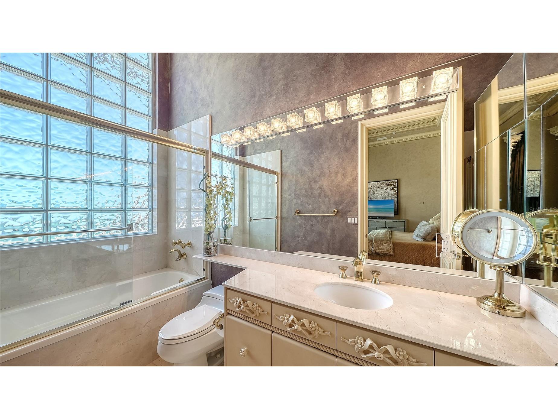 415 L Ambiance Drive #PH-F Longboat Key FL 34228 A4697487 image40