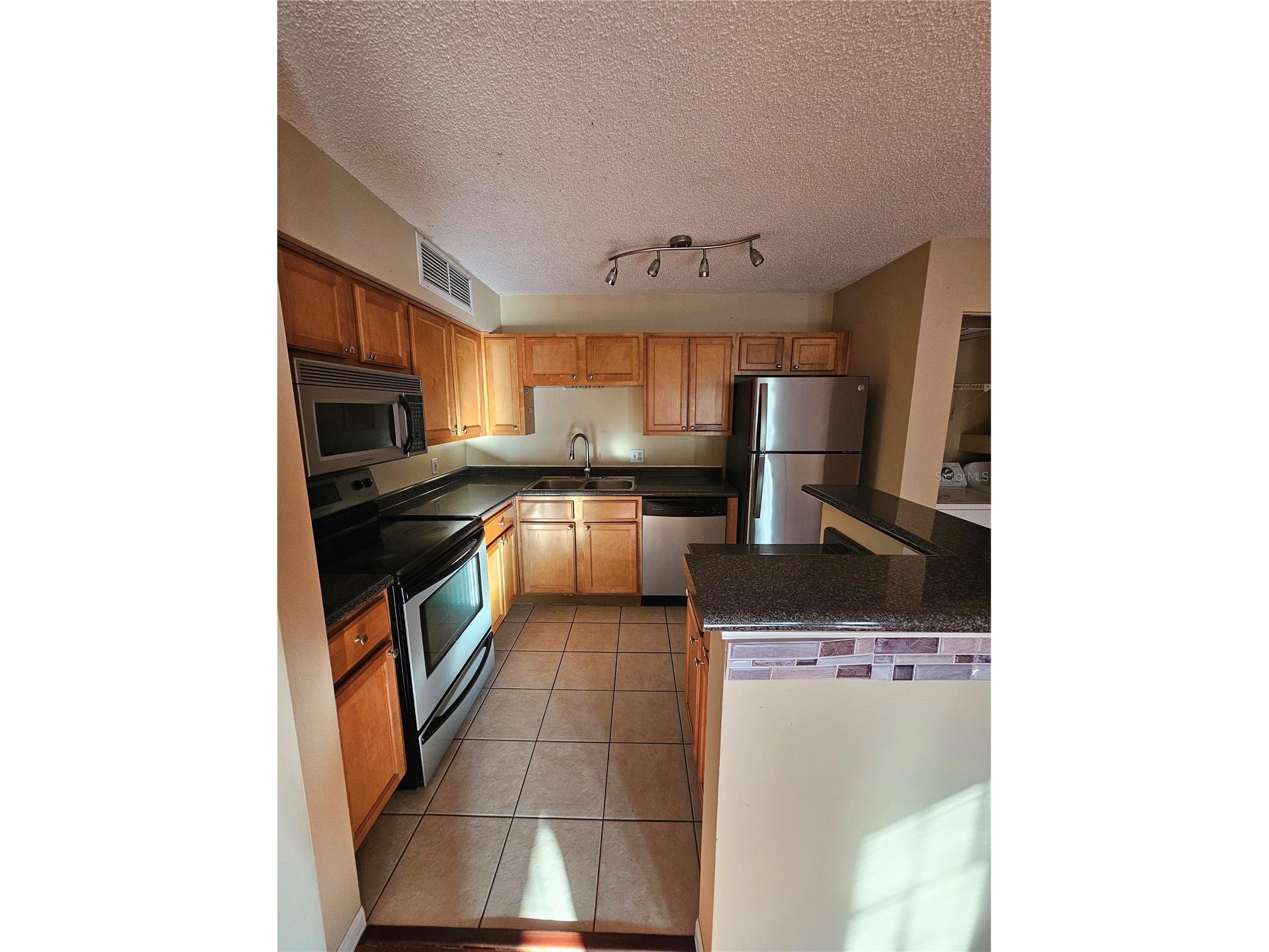 415 Lakepointe Drive #204 Altamonte Springs FL 32701 V4947315 image3