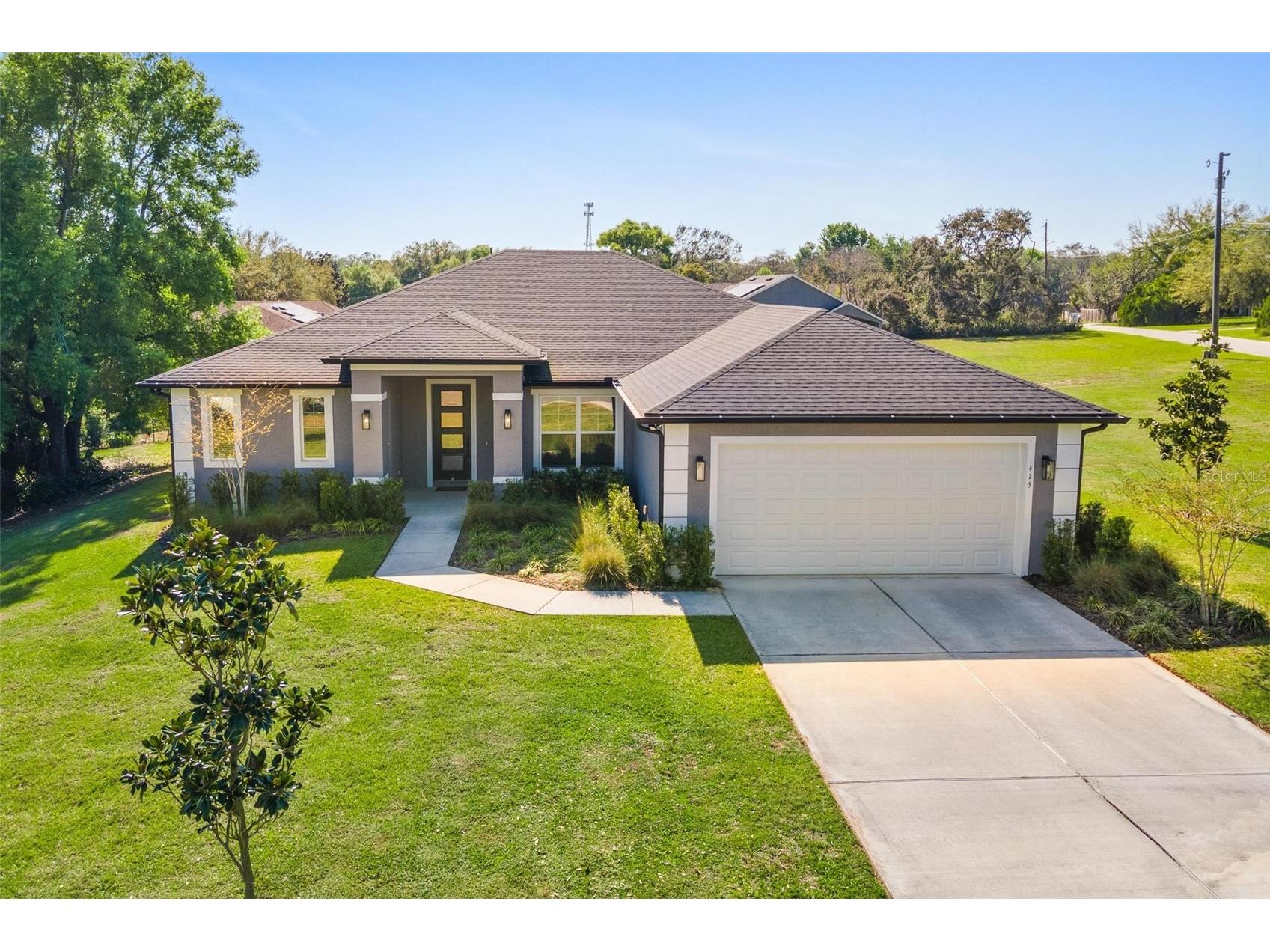 415 N Dixie Drive Howey In The Hills FL 34737 G5110089 image1