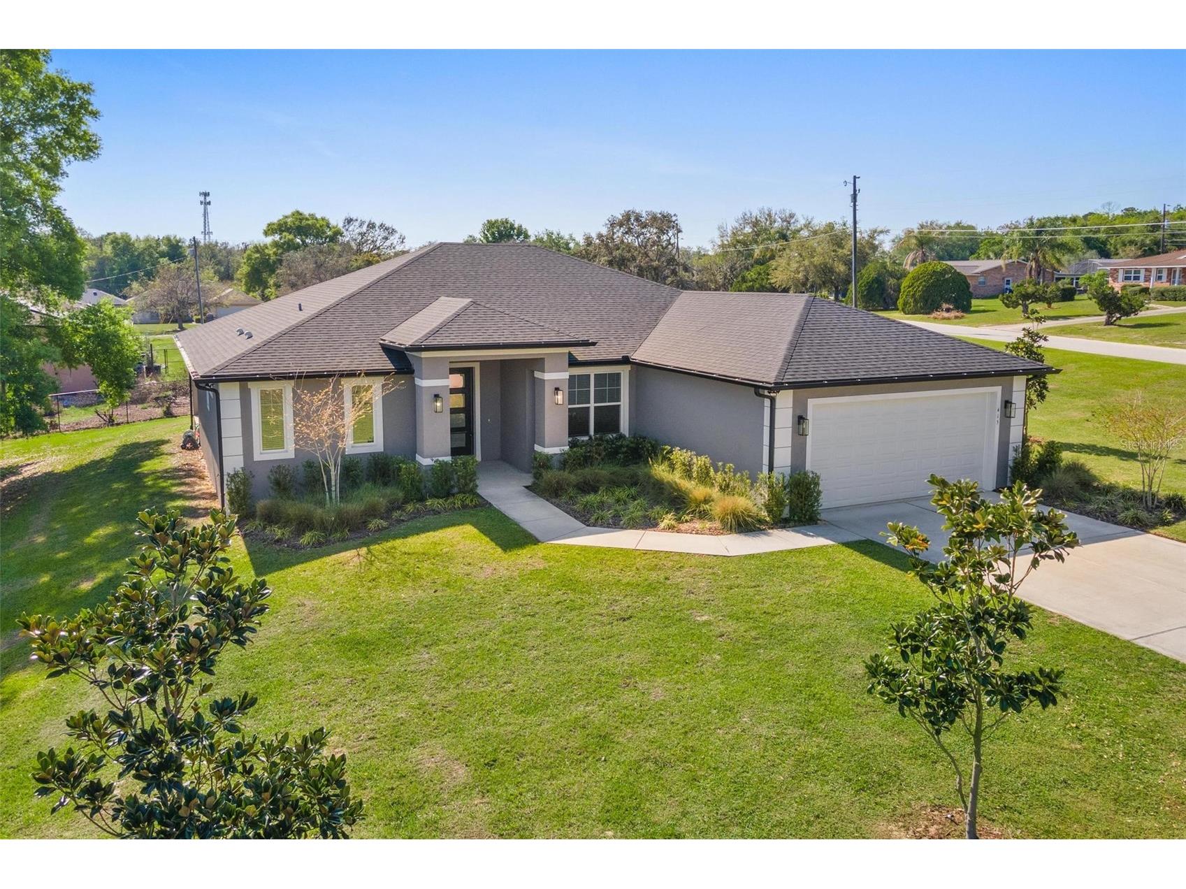415 N Dixie Drive Howey In The Hills FL 34737 G5110089 image2