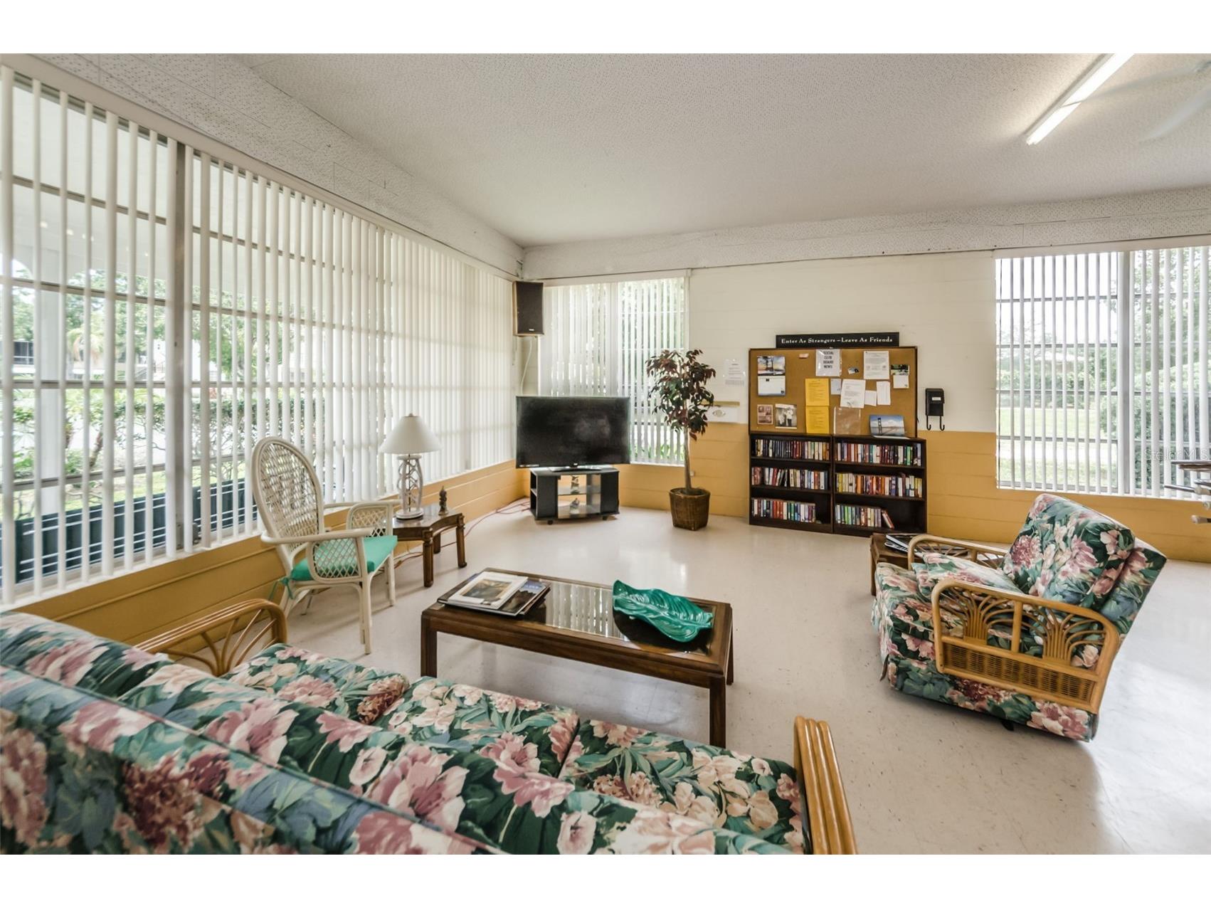 4151 55th Way N #1058 Kenneth City FL 33709 TB8454418 image36