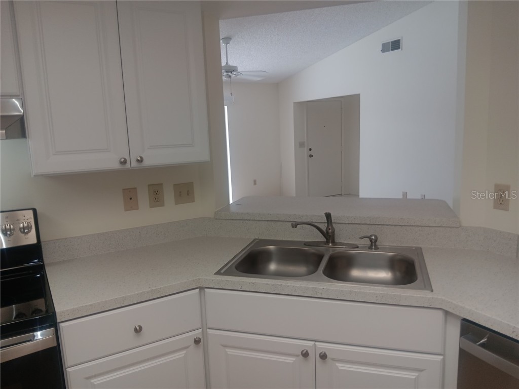 4154 Center Pointe Circle #57A Sarasota FL 34233 A4657470 image4