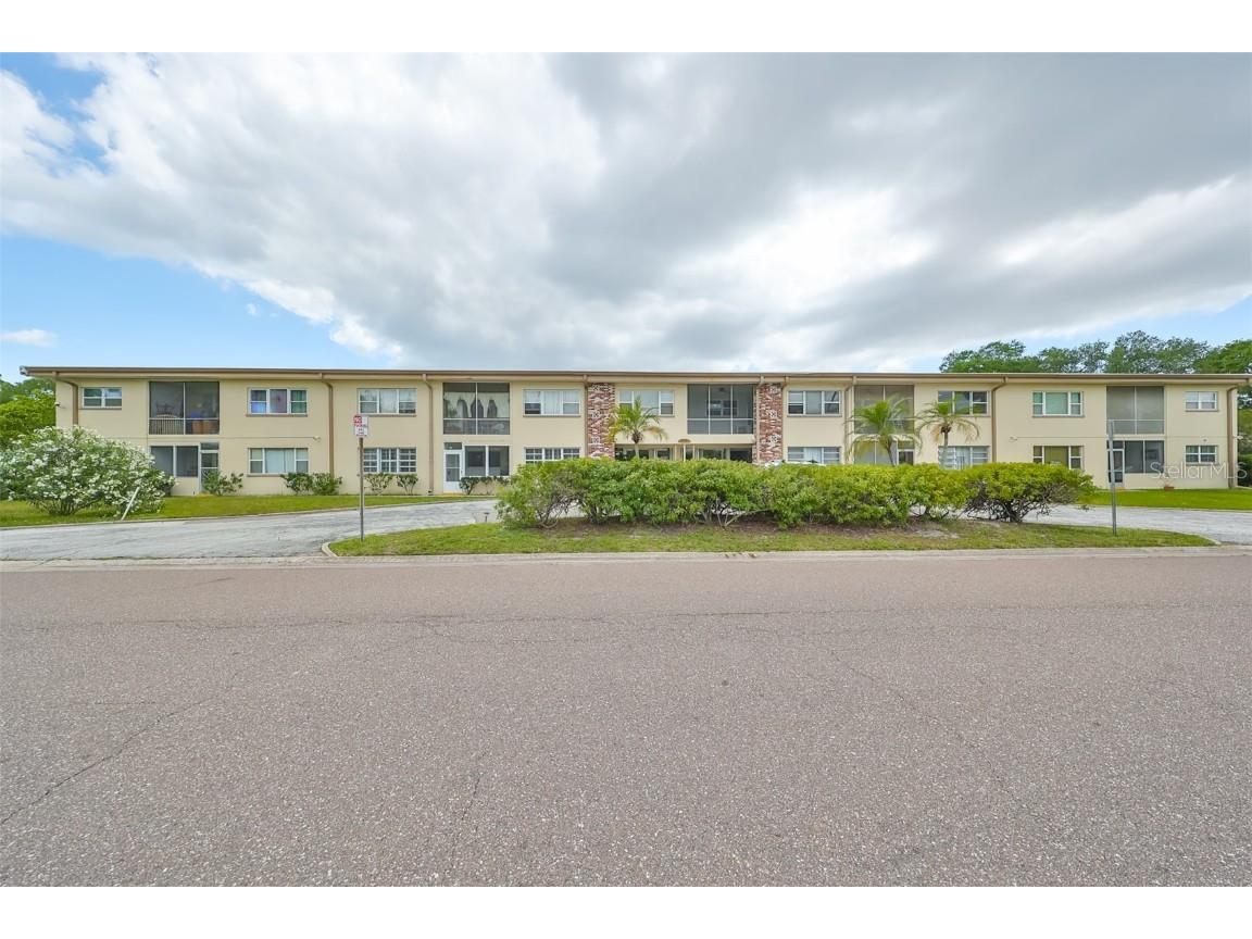 416 73rd Avenue N #103 Saint Petersburg FL 33702 U8236608 image1