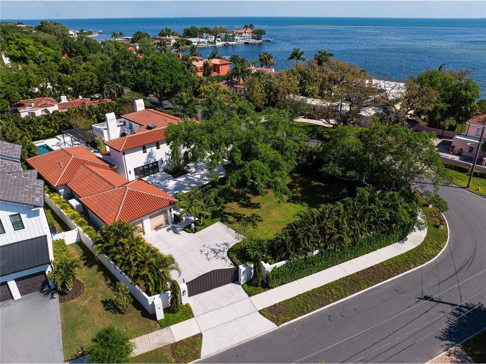 416 Brightwaters Boulevard NE Saint Petersburg FL 33704 TB8491058 image2