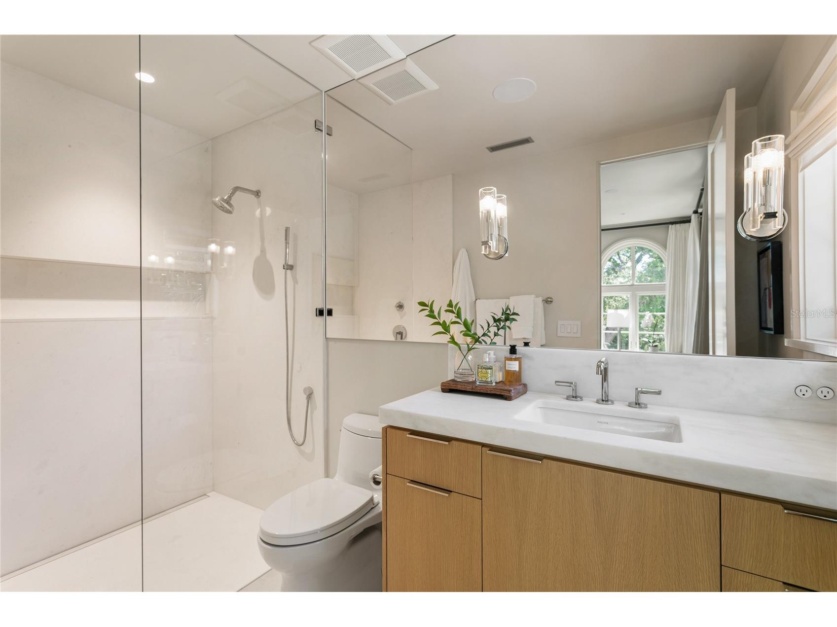 416 Brightwaters Boulevard NE Saint Petersburg FL 33704 TB8491058 image32