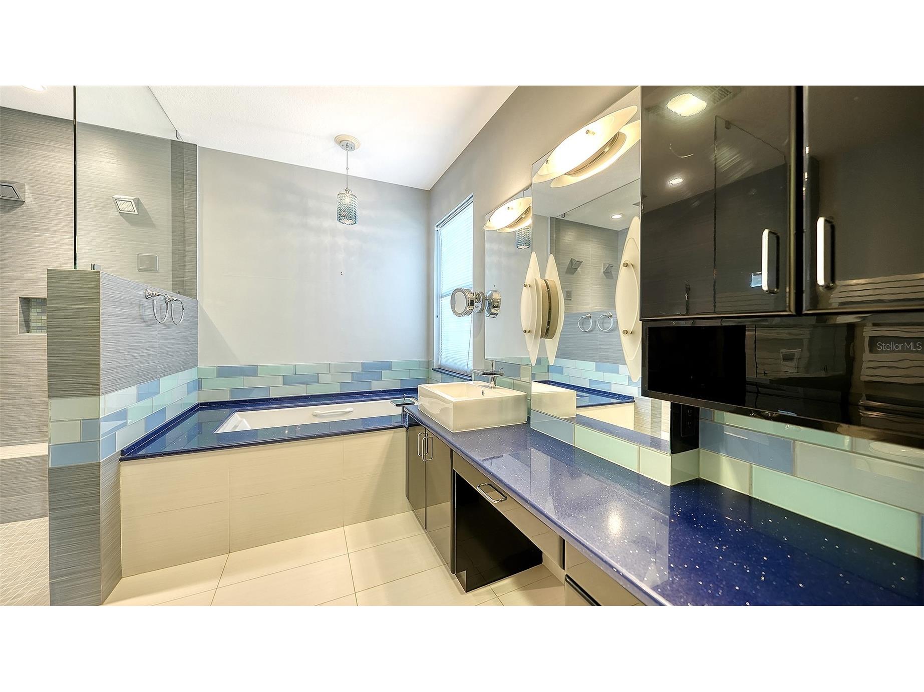 4160 Mackay Falls Terrace Sarasota FL 34243 A4672916 image27