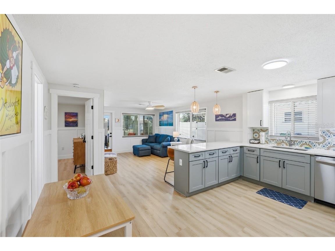 417 63rd Street Holmes Beach FL 34217 A4673268 image3