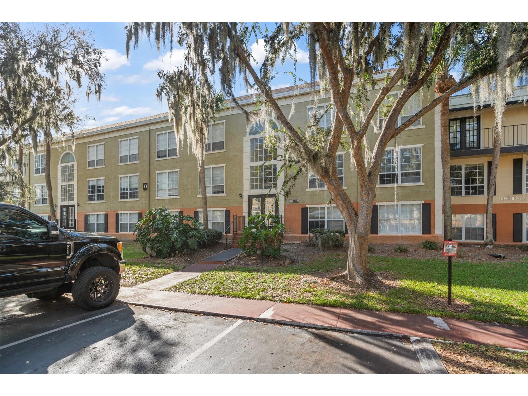 4172 Versailles Drive #4172D Orlando FL 32808 - LAKE ORLANDO O6269687 image1