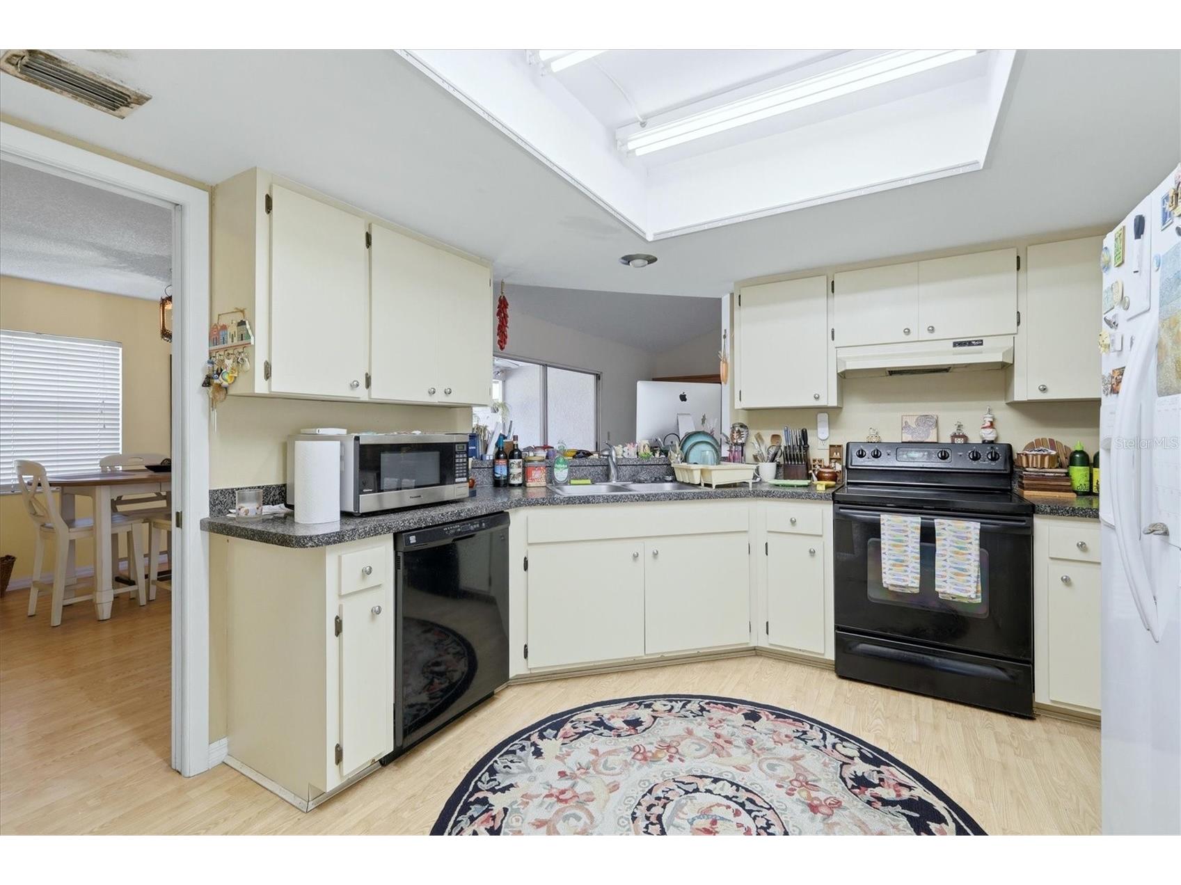 4173 Center Pointe Circle #87B Sarasota FL 34233 A4686561 image9