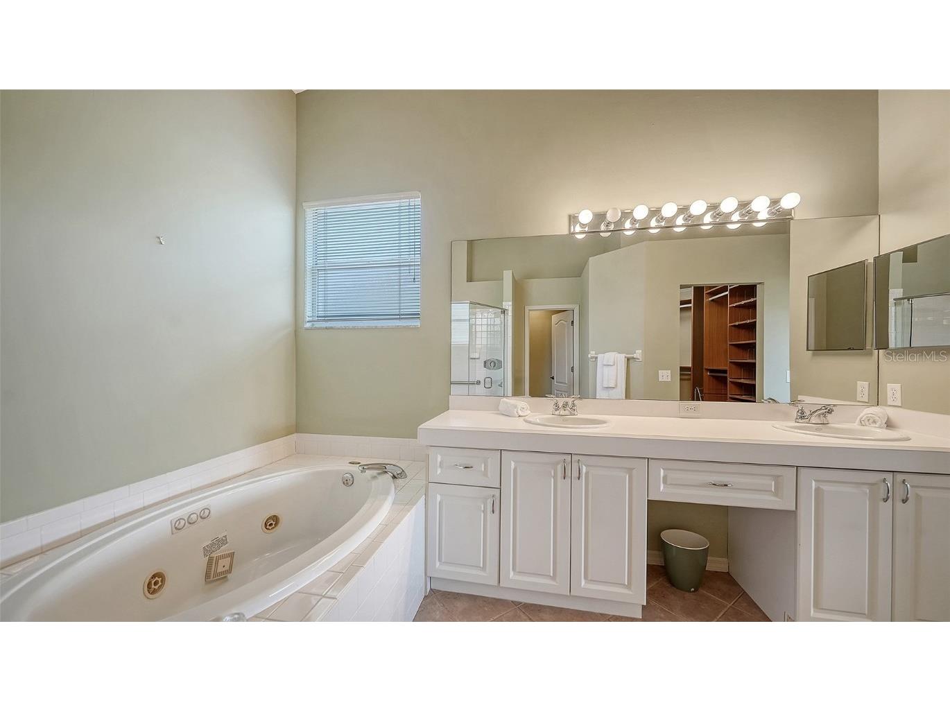 4177 Westbourne Circle Sarasota FL 34238 A4672121 image21